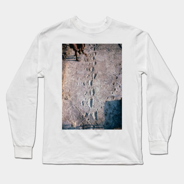 Excavation of the trail of Laetoli footprints. (E437/0040) Long Sleeve T-Shirt by SciencePhoto